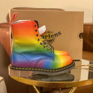 NWT Pascal Rainbow Dr. Martens sz US 5